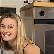 Ragazza di 22 anni diplomata al liceo economico sociale